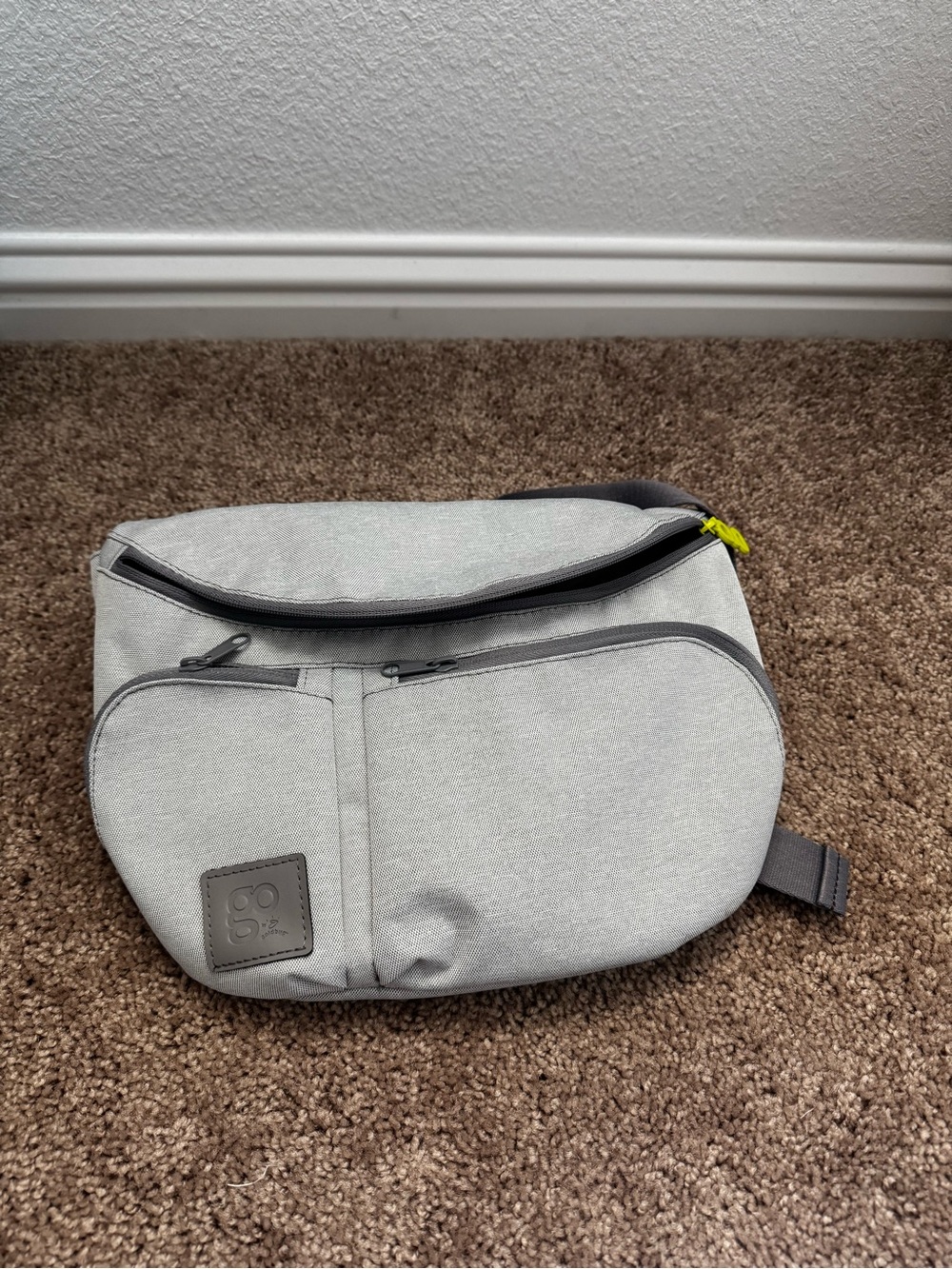 Go by Goldbug Quick & Easy Grey Crossbody Diaper Bag Multi pockets w/ Zippers